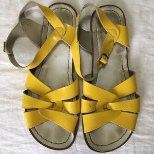 Yellow Saltwater sandals 8 fit like 10